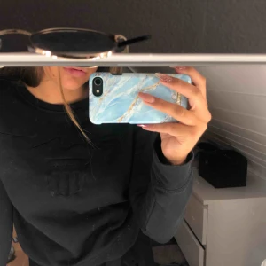  - Gant tjocktröja knappt använd, alltså i bra skick. Funkar för både Xs (en aning oversized) och för S och M då den sitter som den ska.  Hör av dig för mer information eller bilder på tröjan!