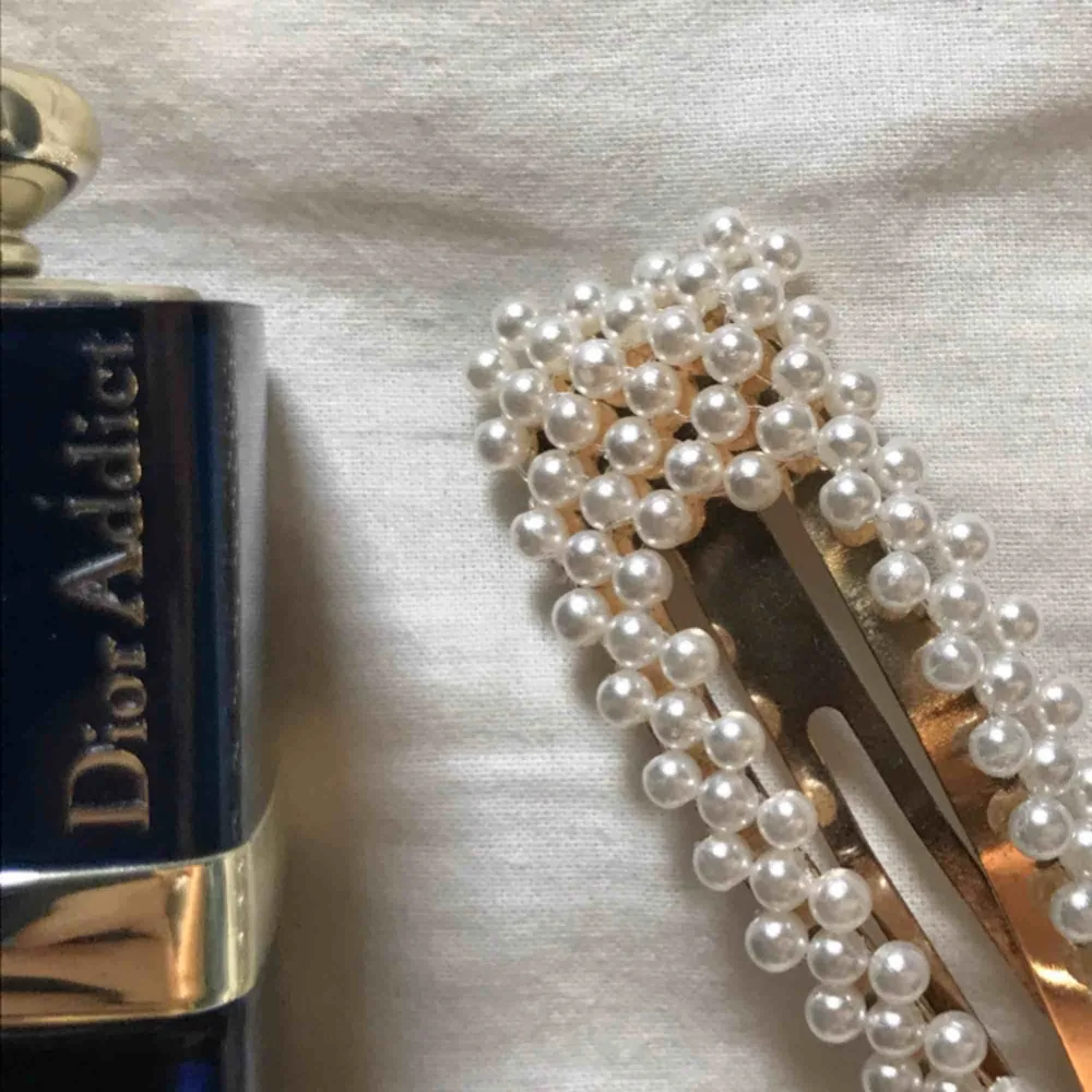 Asnaaajs parfym från Christian Dior! Mer än halva kvar. Doftar sött och gott. Accessoarer.