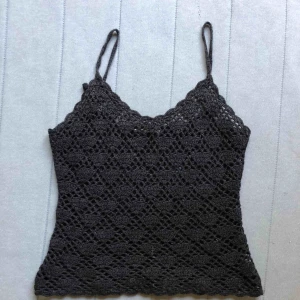  - Superfint virkat linne i felfritt skick. Passar S-M och säljes pga fel storlek