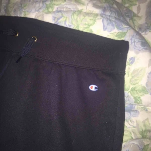  - Säljer mina Fina champion mjukisbyxor. Väldigt sköna med ett mjukt tyg inuti, inga hål eller skador. Kan gå ner i pris, Kan även frakta :) 💜