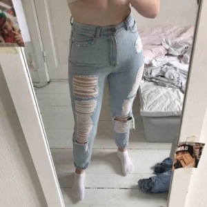  - Jag säljer ett par slitna jeans från dr.denim i storlek 27/30, motsvarar XS/S skulle jag säga. Säljer pga att jag bytt stil. Köparen står för frakt och betalning sker via swish.☺️🦋 nypris: 599kr.