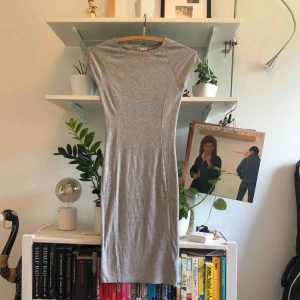  - Bodycon klänning från Cubus. Köparen och jag delar på frakten💕