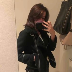  - Jätte fin jacka från zara. Bra skick och perfekt till hösten o vintern