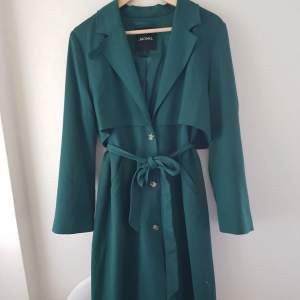 Long, green autumn/spring coat from Monki. I have mended some holes in the pockets but otherwise good condition. 