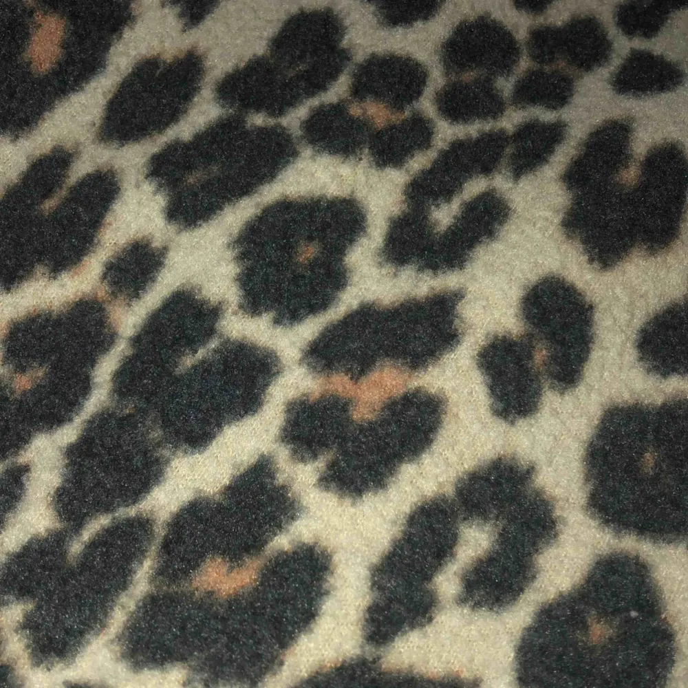 En leopard tröja från Gina, super skön och fin. Frakt tillkommer 💖. Tröjor & Koftor.