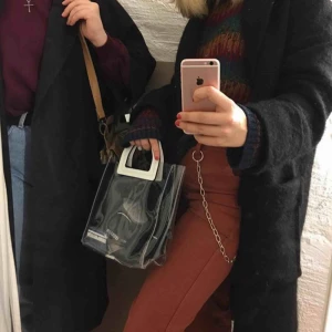  - Skitsöt genomskinlig väska från mango! Frakt tillkommer🌼