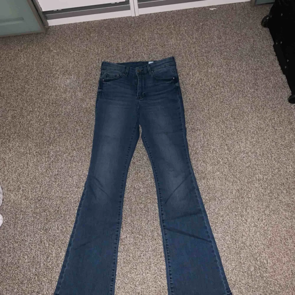 Snygga bootcut jeans, väldigt sköna! I fint skick. Jeans & Byxor.