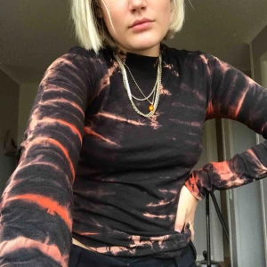  - Snygg tröja från Weekday, använd 1 gång 