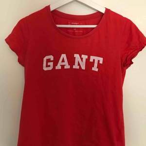  Röd Gant t-shirt strl XS, frakt tillkommer