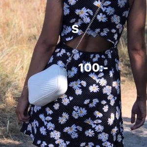  - Helt ny klänning ifrån hm. Slutsåld överallt. Använd 1 gång.