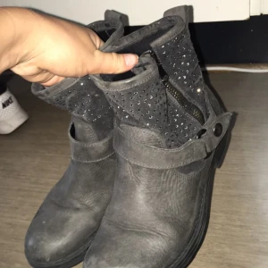  - Köparen står för frakten! Skorna är i bra skick!