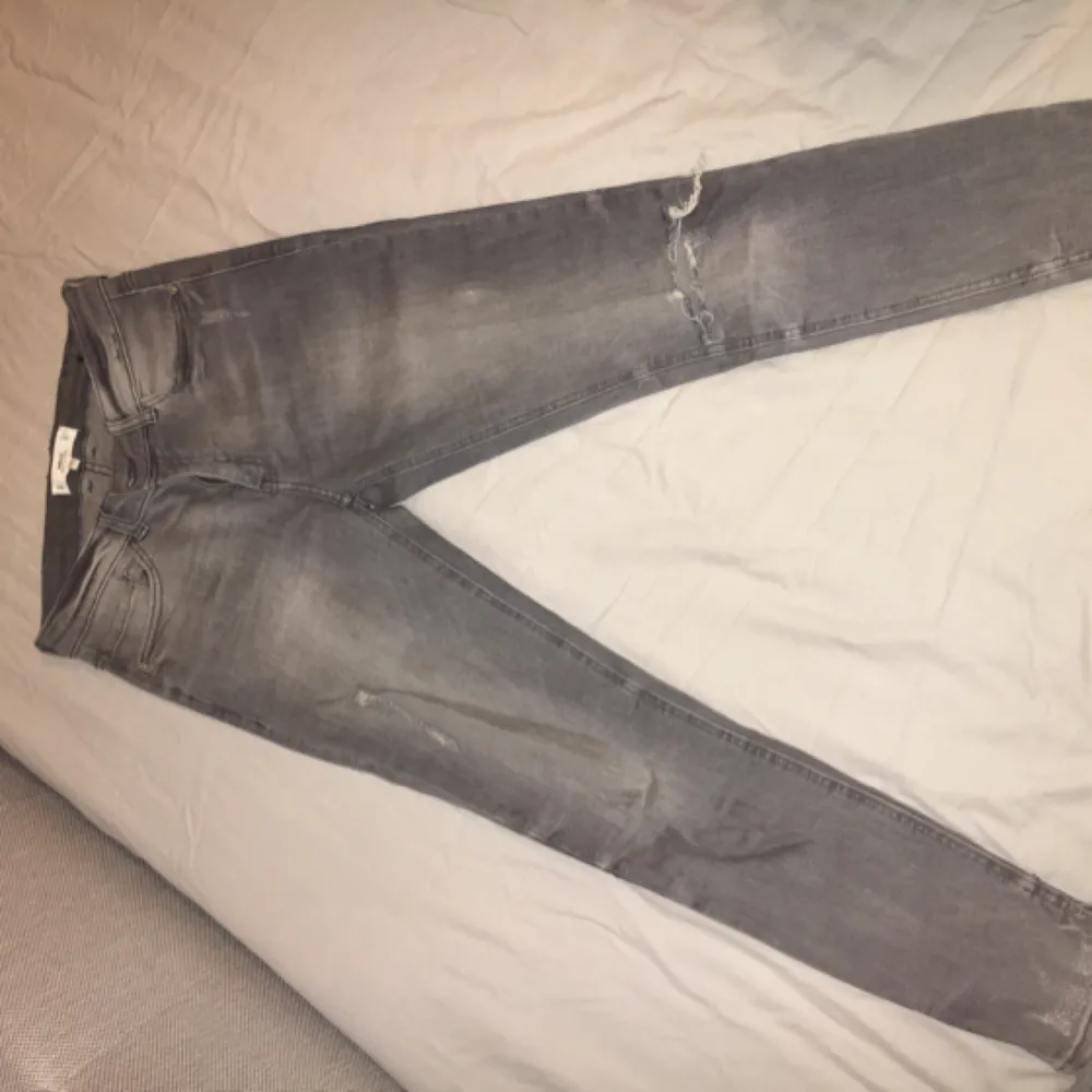 Jeans ifrån mango i ljus grått. Jeans & Byxor.