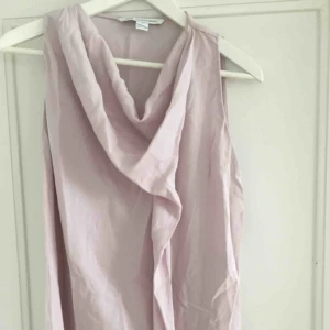  - Lila linne/topp från Diane von Furstenberg i fint skick. 