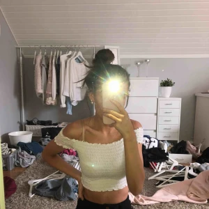  - Oanvänd crop topp (ingen prislapp kvar)