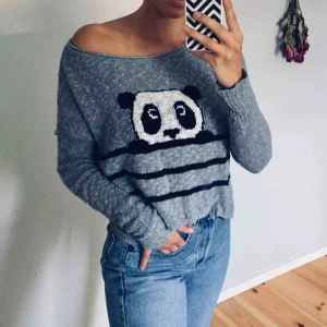  - Supermysig tröja från Hollister som jag dessvärre inte fått så mycket användning för och därför säljer jag😊💗 Köparen står för frakt