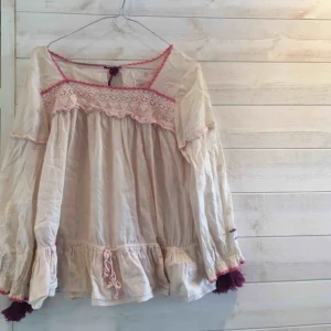  - Söt blus från Odd Molly i strl S. 