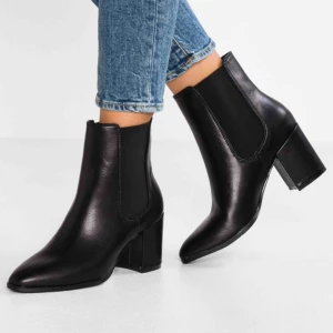  - Säljer mina, helt nya stövlar från zalando! Super snygga och väldigt sköna! Kan mötas upp i centrala Stockholm 