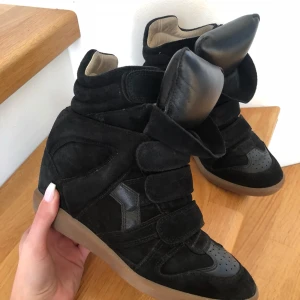  - Säljer nu mina äkta Isabel Marant skor i toppen skick! Kartongen medföljer! Kan möta i växjö eller frakta (köparen står för frakten!)