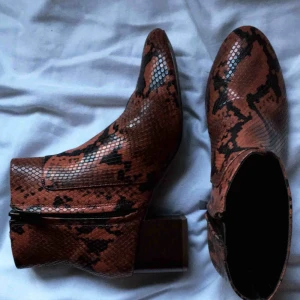  - Köpta av flora på en bloggloppis för 500kr. Förtjänar att synas och skina