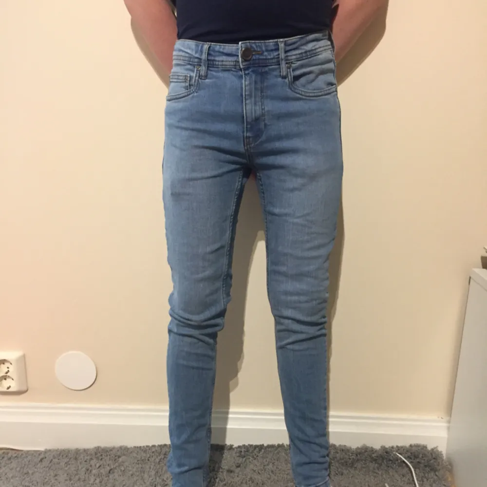 Ljusblå jeans från new yorker - Skinny fit Bill 27/30. Jeans & Byxor.