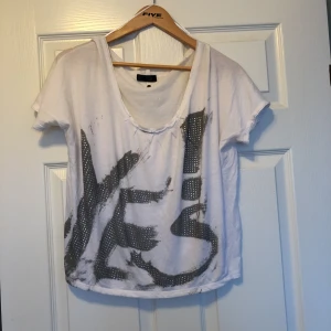  - Snygg topp/t-shirt från Only. Fri frakt!🌿