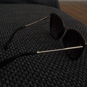  - Solglasögon (oanvänd)