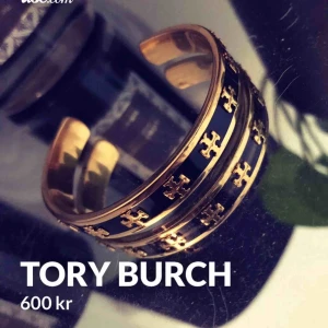  - Äkta armband från tory burch inköpt På iisa i Malmö. 