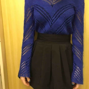  - Supersnygg svart kjol!! Sitter perfekt och är i den ultimata längden 💙🌈