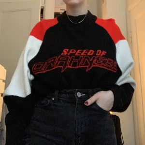  - Snygg och mysig tjocktröja från Weekday! Kostade 350 när jag köpte den. Använd 2 gånger, så gott som ny. 