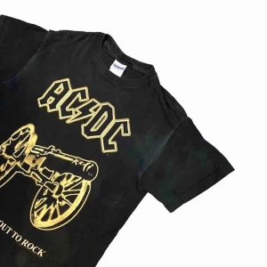  - Säljer denna Vintage AC/DC band Tee. Tishan är perfekt intvättad och riktigt snyggt print
