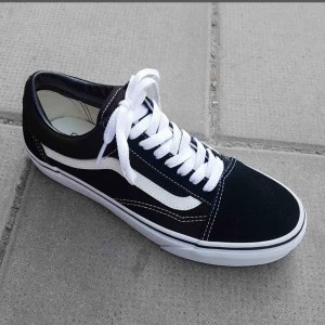  - super snygga skor från vans i storlek 37. ALDRIG ANVÄNDA