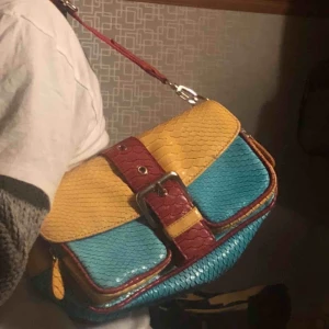  - Superfin väska! Köpt second hand i bra skick. Frakt tillkommer😗