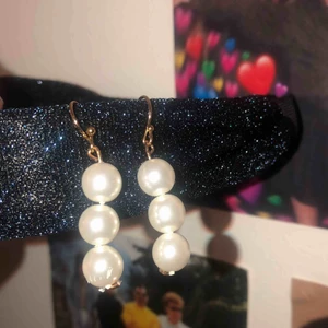  - Super fina pärlörhängen till jätte bra pris!!🤍🤍