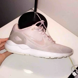  - Nike skor, sparsamt använda! 
