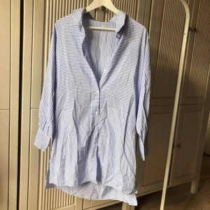  - Sprillans ny klänning! fin sommarklänning som är i ett luftigt material 