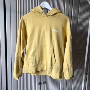  - Snygg gul hoddie! 