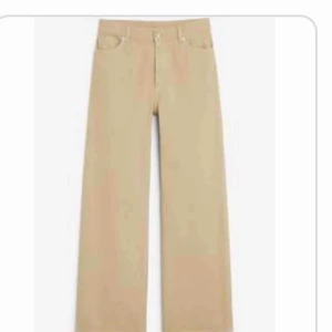  - Säljer mina raka flare jeans i modellen Yoko. Använda 2 gånger