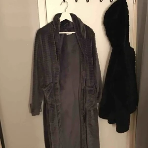  - Från Cubus  Xs  Aldrig använd  Säljes pga för liten 