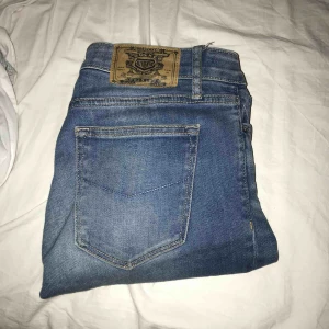  - Säljer dessa fina ljusblåa bootcut jeans från crocker då jag inte använder dom längre💕 Är 163 cm lång, Köparen står för frakt!