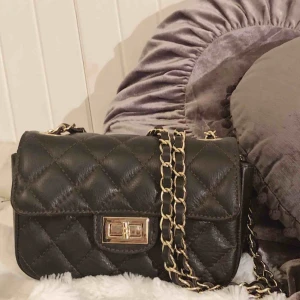  - Äkta märkesväska från Italien, endast använd ett fåtal gånger💓