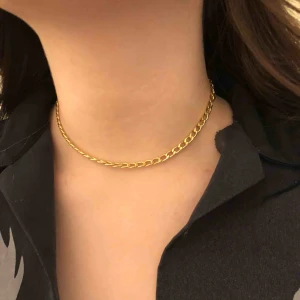  - Guldkedja! Sitter typ som en Choker! 🧚🏻‍♀️