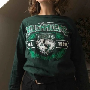  - Collegetröja från Iowa. Rough riders.