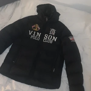  - Helt ny vinter dunjacka för Män/kille,använd 2 ggr. Köparen står för frakt :-)