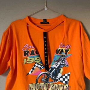  - Ascool orange croppas tisha med fet urringning🔥 Kommer alldeles för sällan till användning, frakt tillkommer⚡️