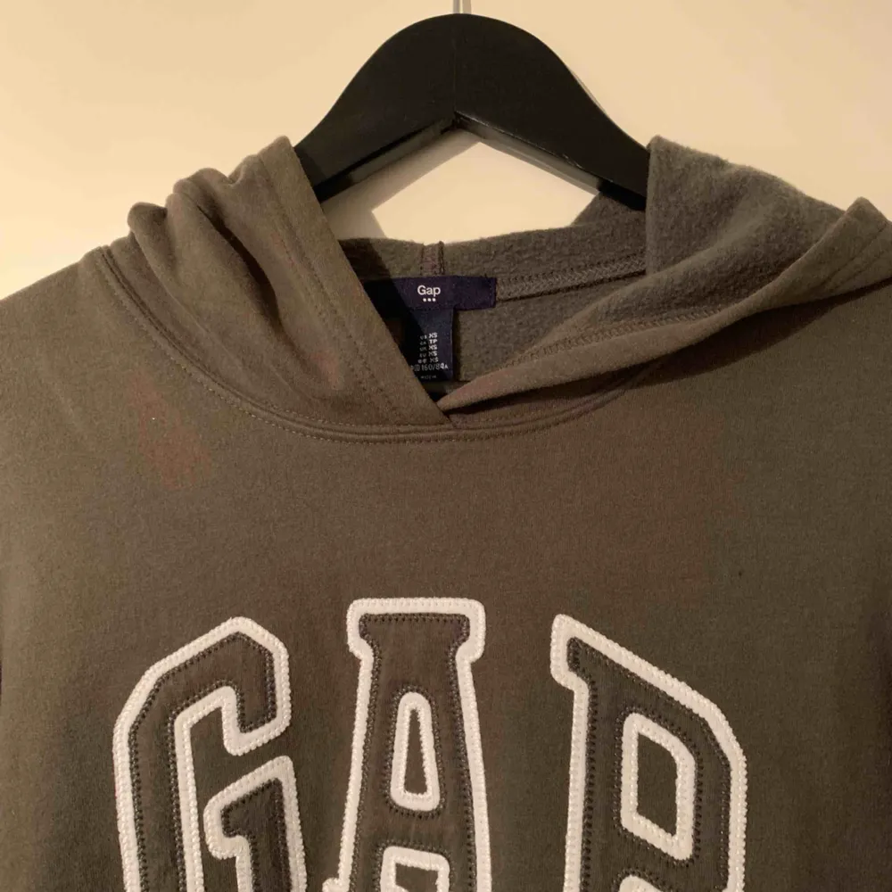 Hoodie ifrån gap, använd fåtal gånger.. Hoodies.