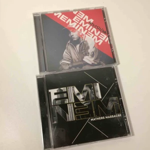  - Två eminemskivor säljs då jag inte lyssnar på dom.