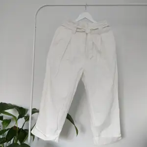 White wide leg pants  • 38 • Ankle length & high waisted • Light material • Used couple times only