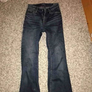  - Säljer dessa bootcut jeans från crocker i strl W-25 L-33 (XS-S) , nypris 799kr, mitt pris - 200kr💖💖