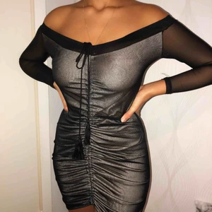  - Helt oanvänd klänning, endast testad!  Pris kan diskuterad vid snabbaffär!