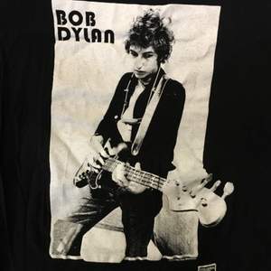 Aldrig använd superfin Dylan T-shirt! Frakt tillkommer. 